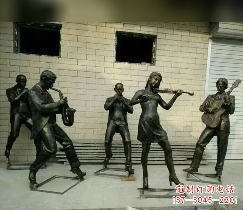 公园人物乐队演奏铜雕