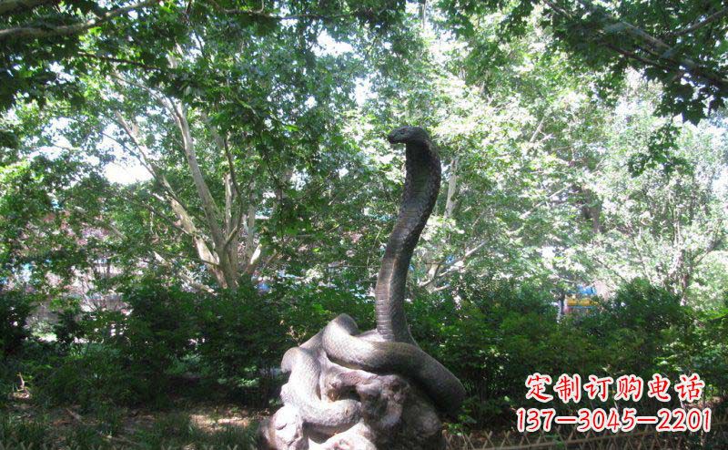 公园蛇景观铜雕