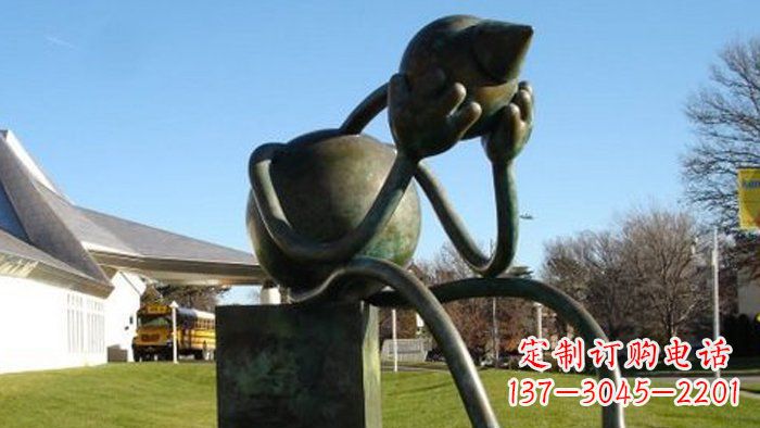 公园思考抽象人物铜雕