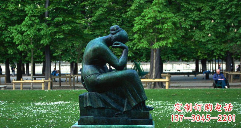 公园思考的女人人物铜雕