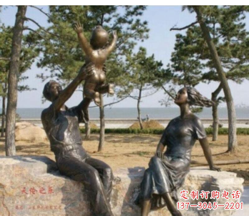 公园天伦之乐一家三口小品铜雕