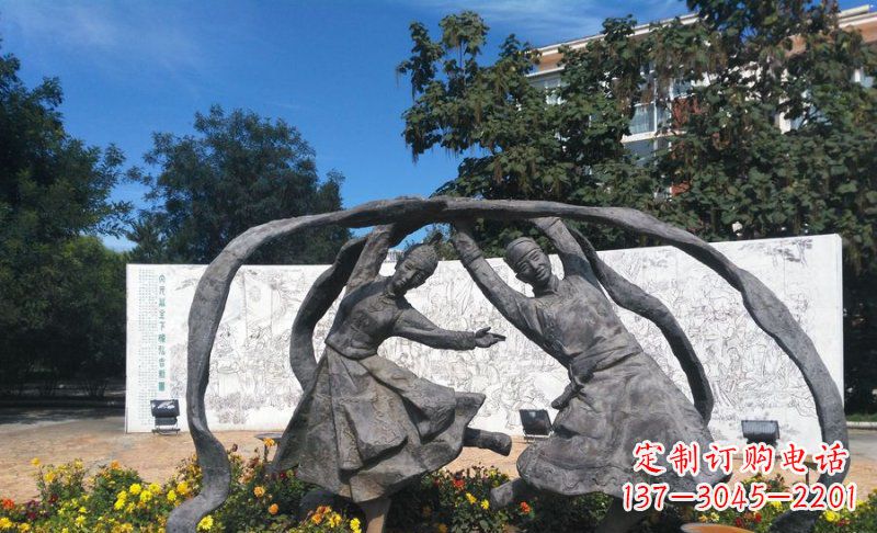 公园跳舞的少数民族人物铜雕