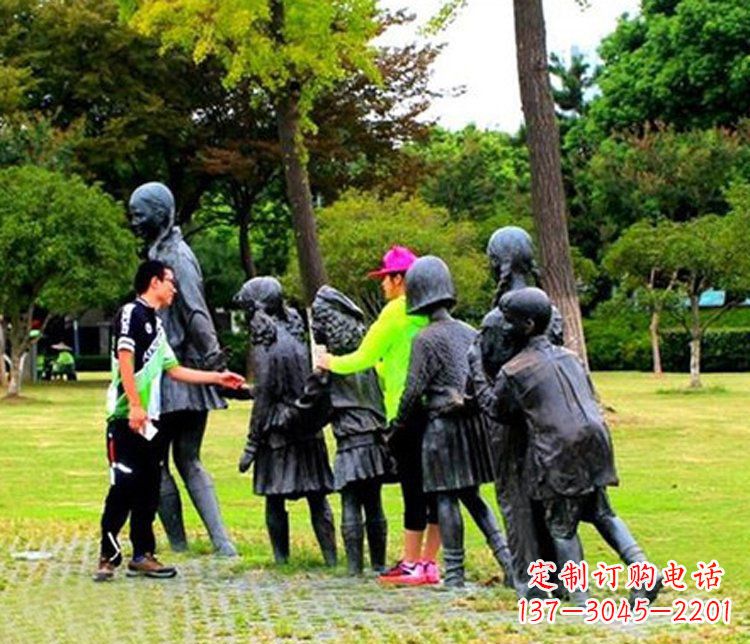 铜质老鹰抓小鸡雕塑 铜质老鹰抓小鸡雕塑