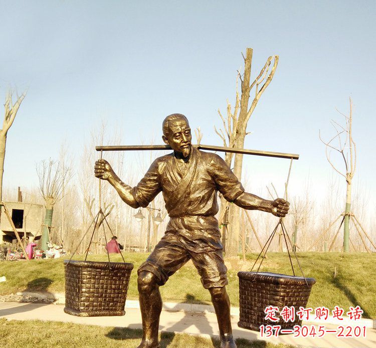 公园铜雕阳光挑担子人物雕塑