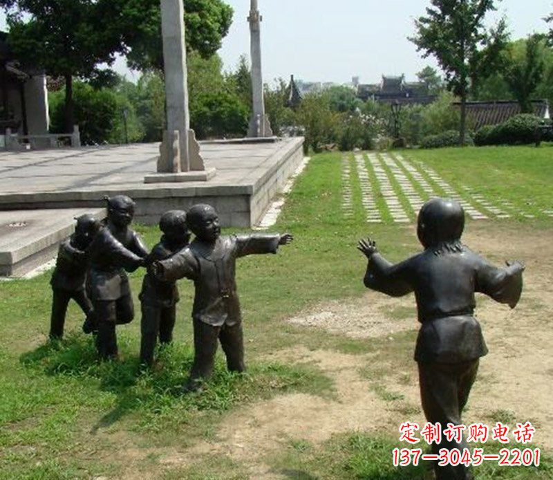 公园玩老鹰捉小鸡的小孩小品铜雕
