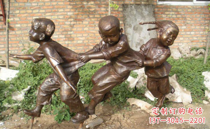 铜雕老鹰—勇捕小鸡的动态展示 铜雕老鹰—勇捕小鸡的动态展示