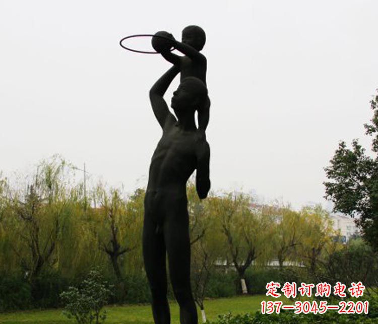 公园玩耍的父子铜雕