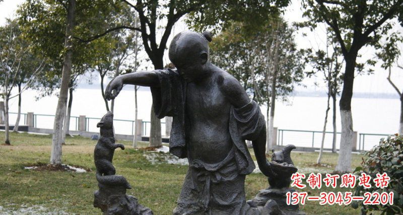 铜质高端松鼠雕塑 铜质高端松鼠雕塑