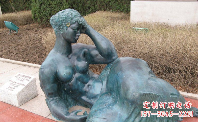 铜质女性人物雕塑 铜质女性人物雕塑