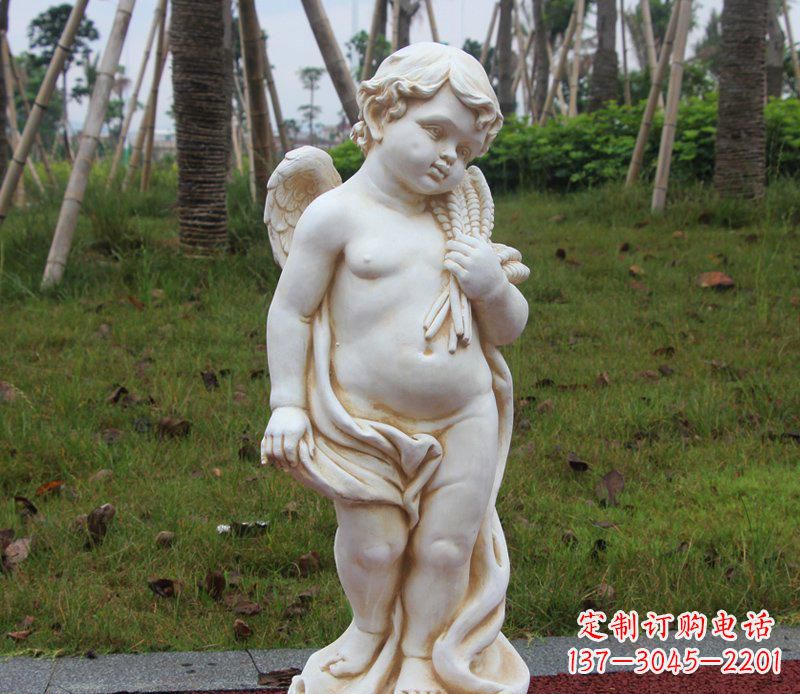 公园西方小天使雕塑