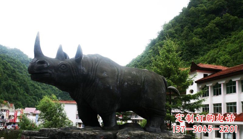 公园犀牛石雕
