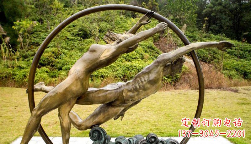 公园游泳的人物铜雕