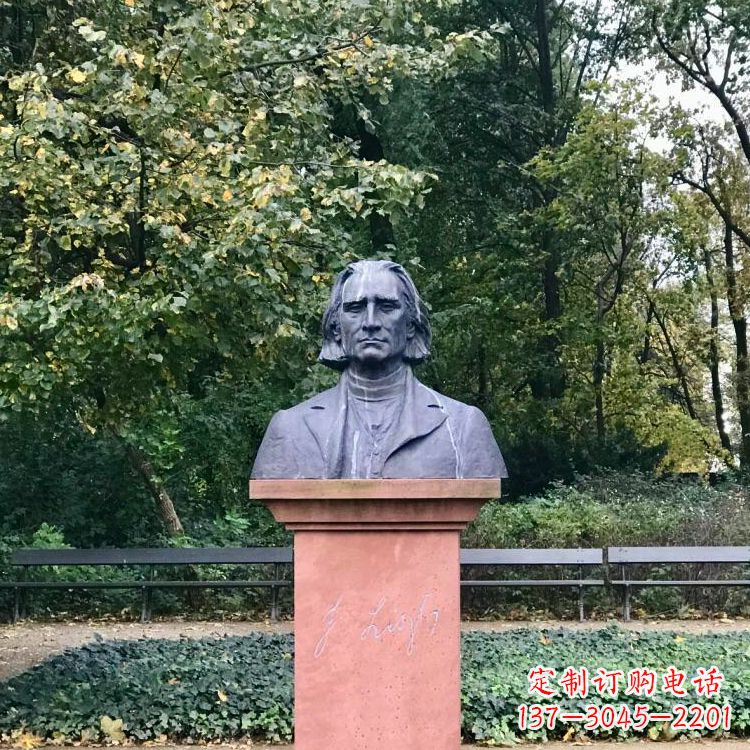 钢琴音乐家肖邦的经典雕塑 钢琴音乐家肖邦的经典雕塑