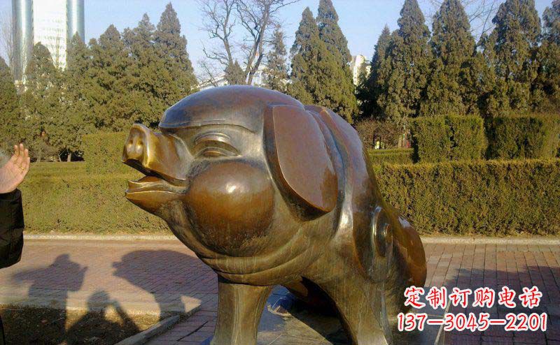 公园猪动物铜雕