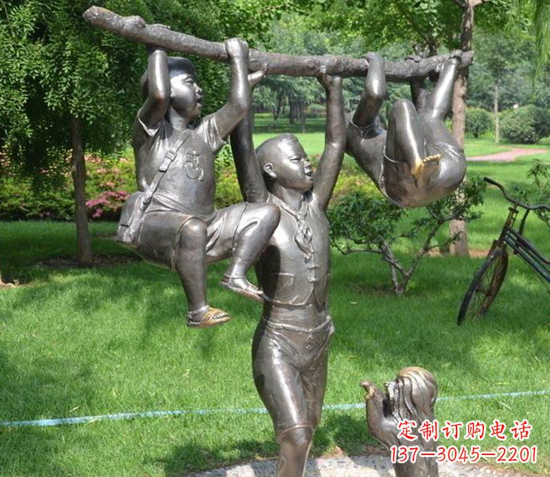 捉着树枝玩耍的小孩铜雕 捉着树枝玩耍的小孩铜雕