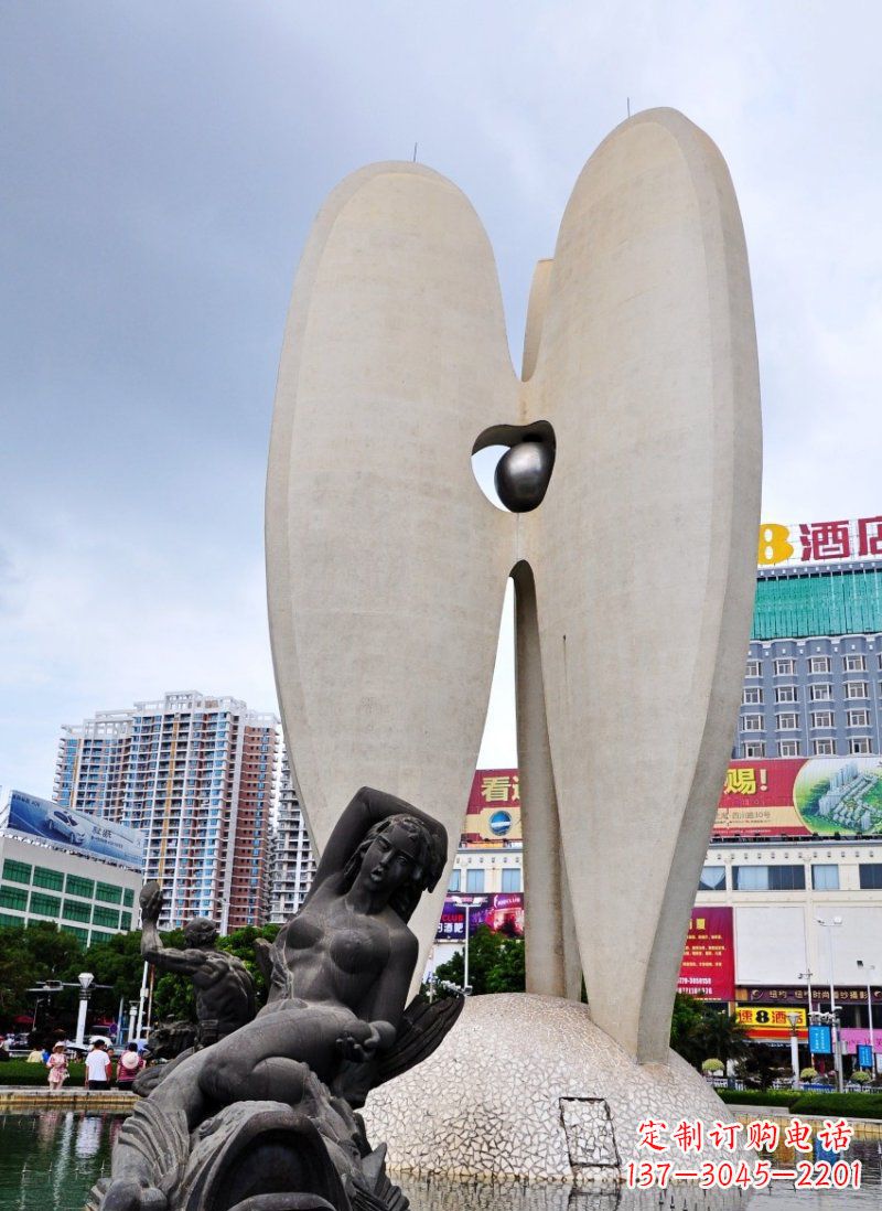 公园坐在鱼背上的人物景观铜雕