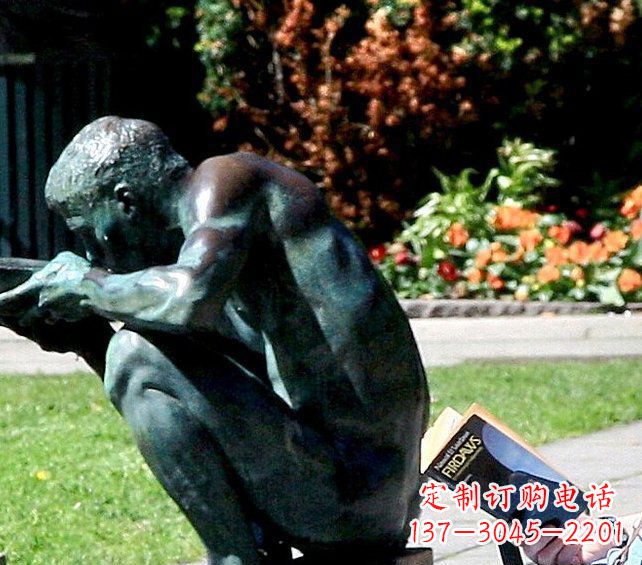 公园坐着喝水的西方人物景观铜雕