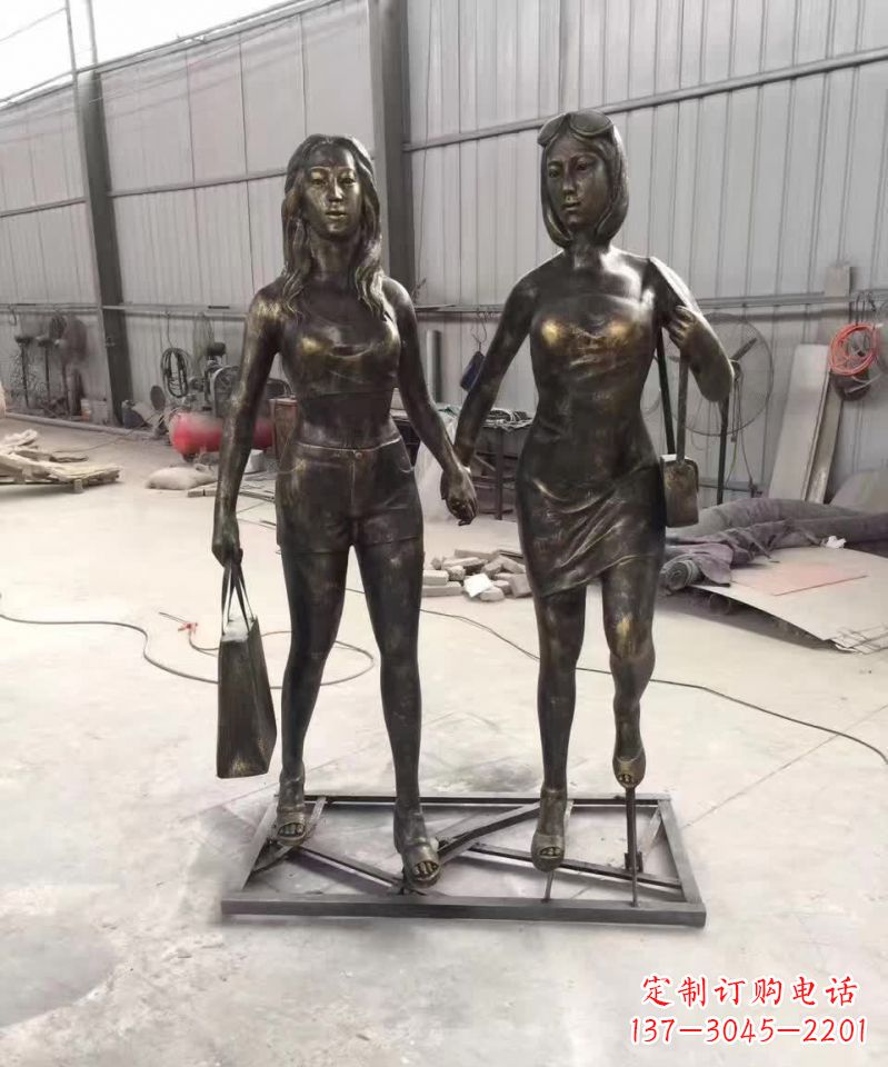 购物女人铜雕
