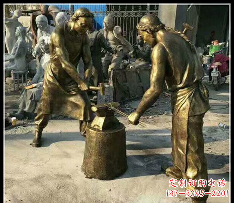 古代打铁人物铜雕