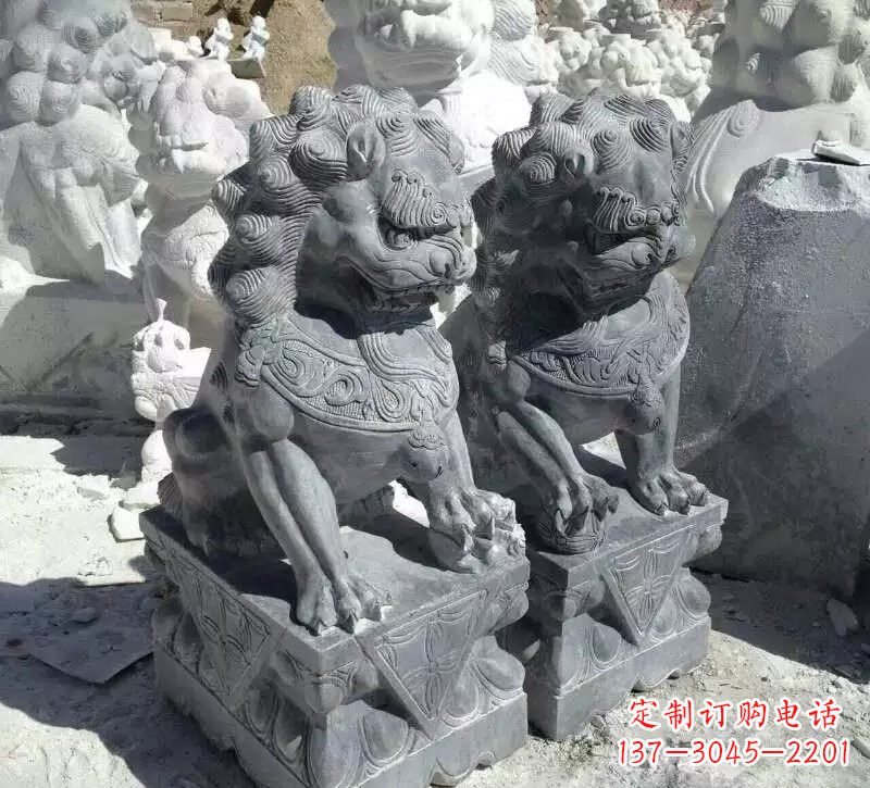 古代青石狮子雕塑