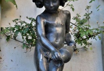 唯美少女雕塑——在公园中给清新的景观增添一抹生机