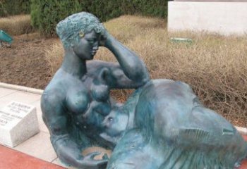 铜质女性人物雕塑