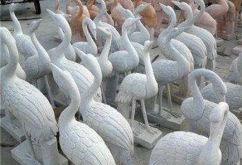 风格独特的仙鹤石雕摆件