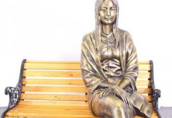 铜雕女孩，新颖可爱，为公园增添色彩