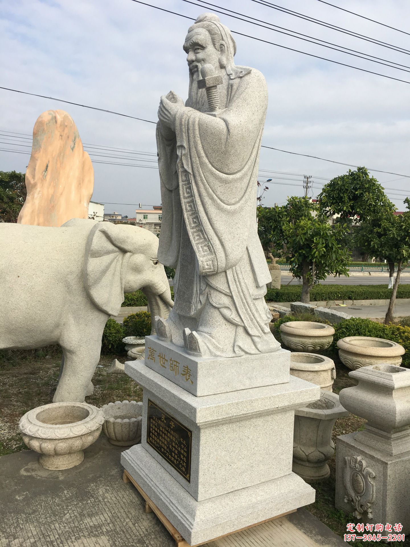 古宇湖湿地公园里的孔子雕塑