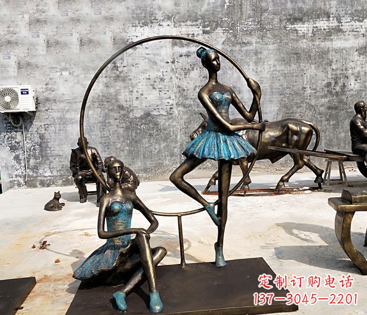 广场芭蕾人物铜雕