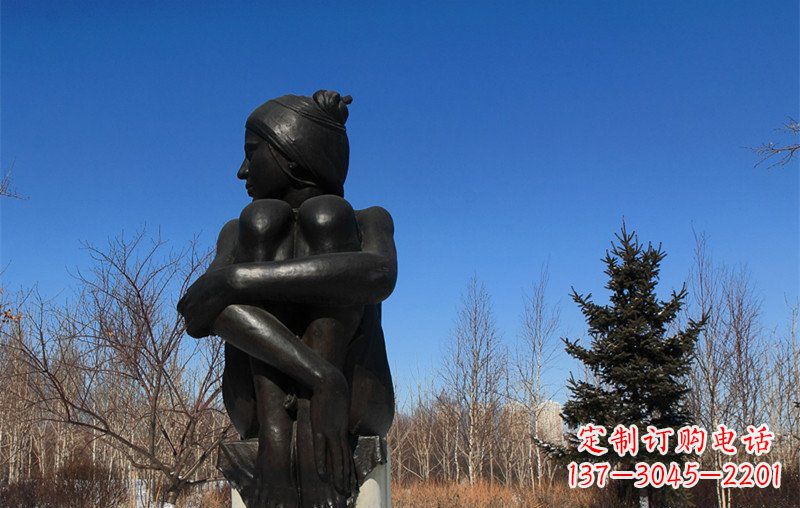 广场抱膝盖的女孩人物铜雕