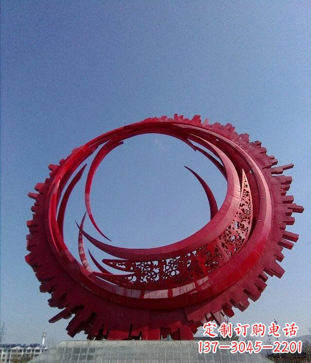精致而又引人注目的不锈钢齿轮雕塑