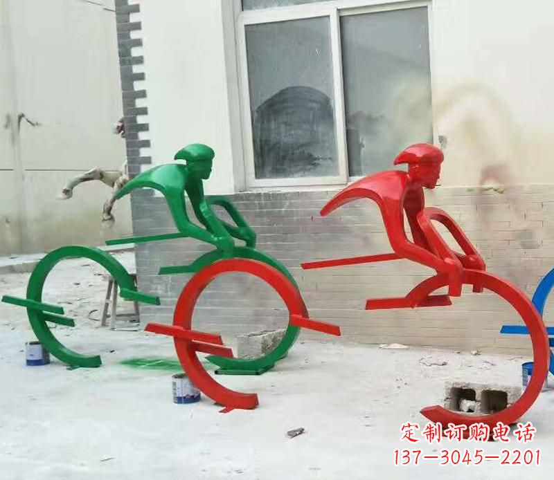 广场不锈钢单车人物雕塑