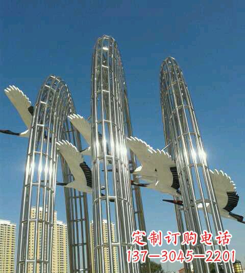 广场不锈钢镂空雄鹰雕塑