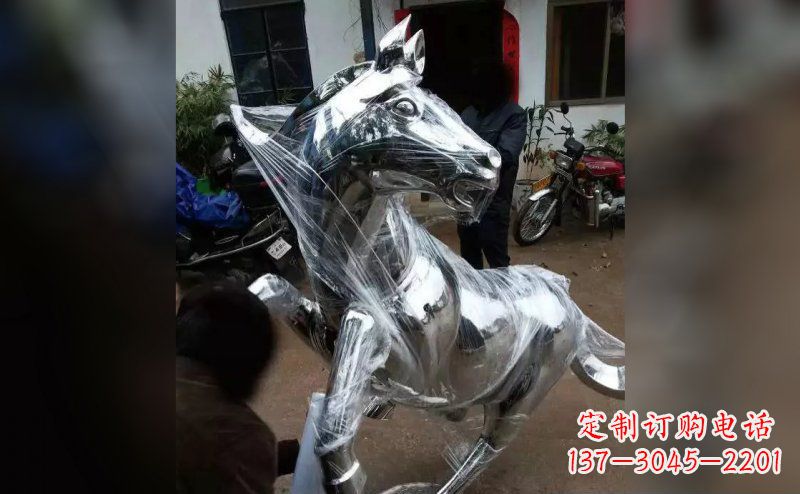 广场不锈钢马雕塑
