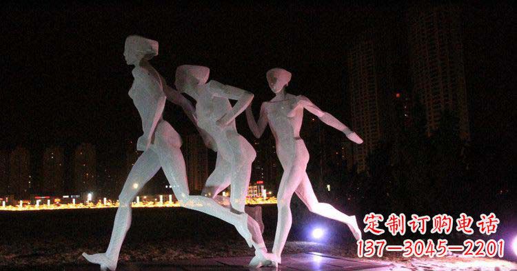 广场不锈钢跑步的女孩雕塑
