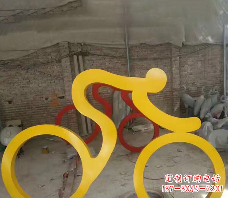 广场不锈钢骑单车人物景观雕塑