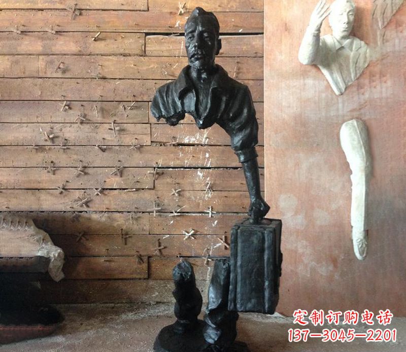 广场抽象人物铜雕
