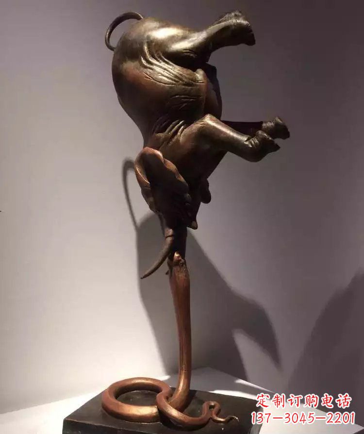 广场大象倒立景观铜雕