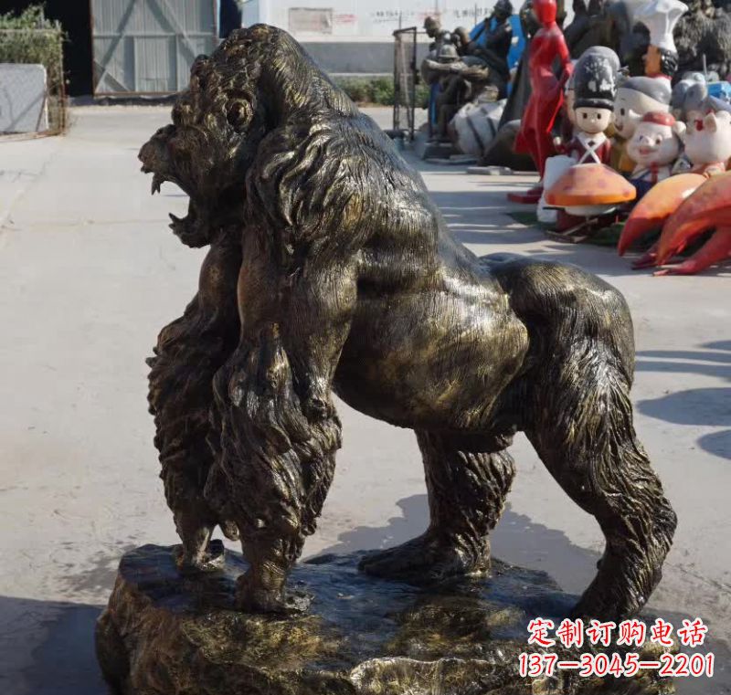 广场大猩猩铜雕