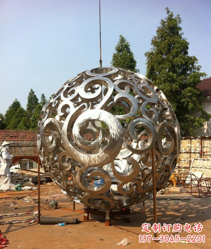 广场大型不锈钢镂空球景观雕塑