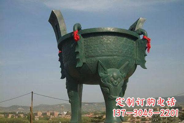 广场大型青铜鼎