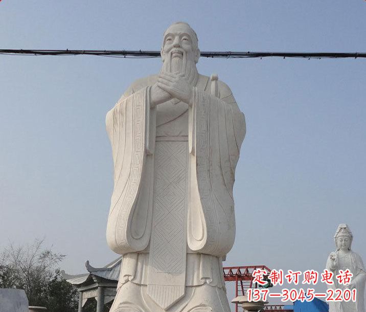 广场大型孔子石雕