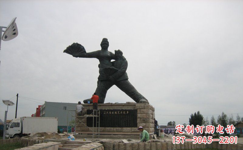 广场二人台人物表演景观铜雕