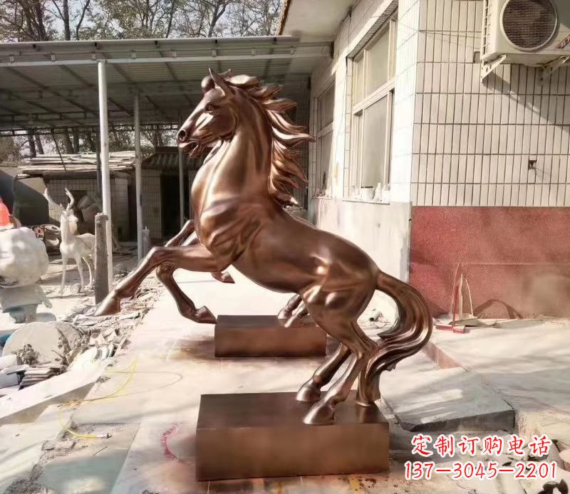 广场飞马雕塑
