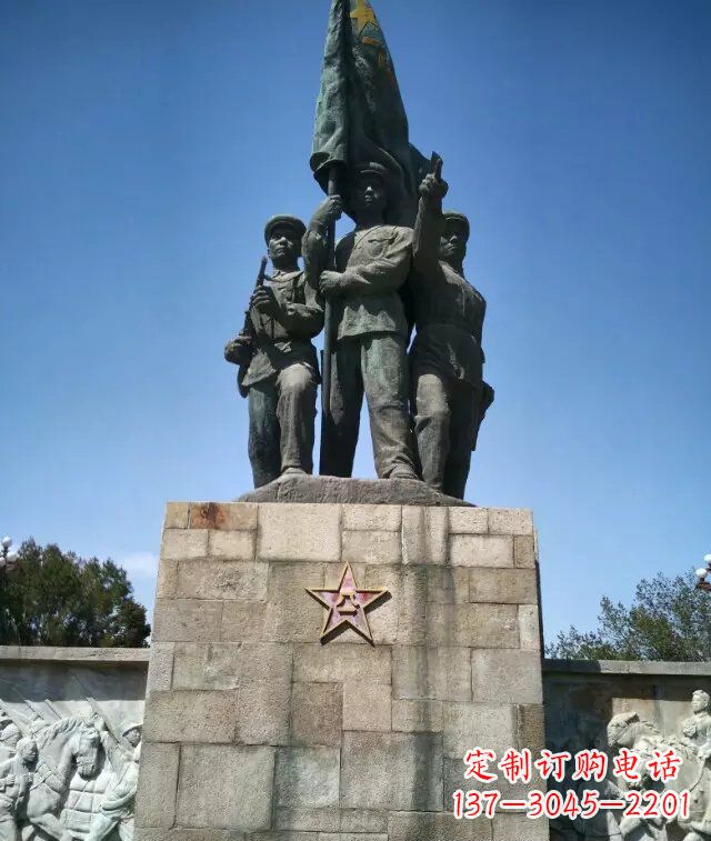 广场革命战士纪念铜雕