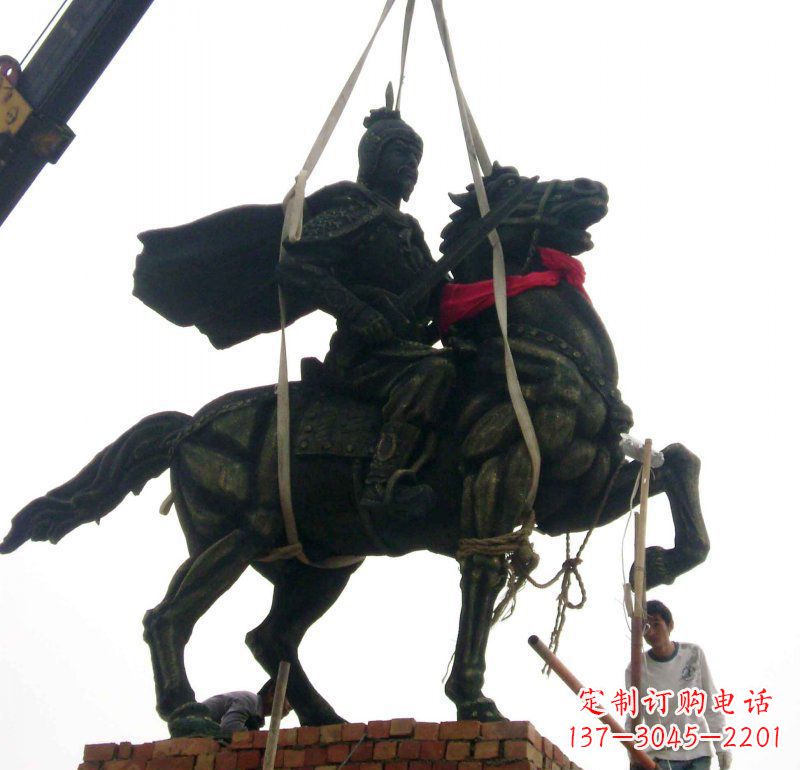 广场古代骑马的将军景观铜雕