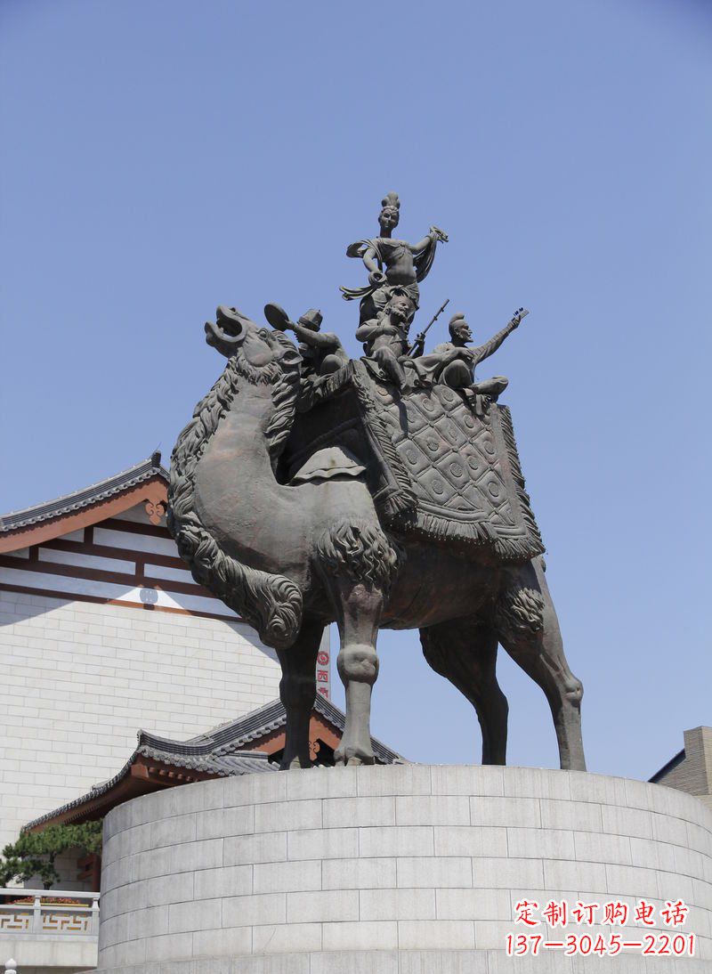 广场古代人物骑骆驼铜雕