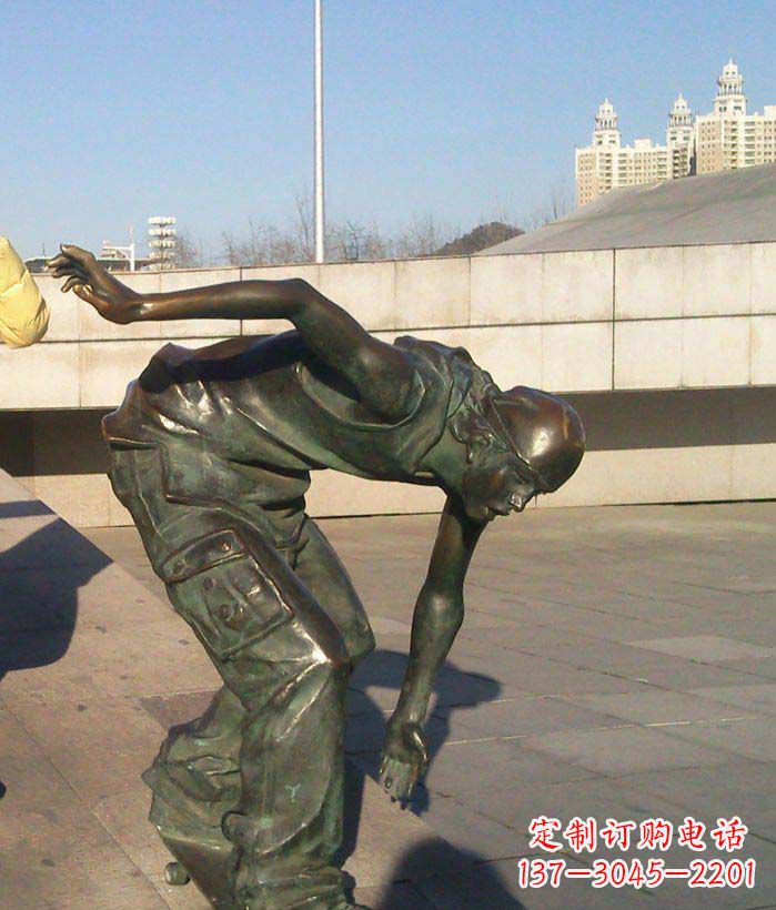 广场/滑板/青年/景观/铜雕-广场滑滑板的青年景观铜雕 广场/滑板/青年/景观/铜雕-广场滑滑板的青年景观铜雕