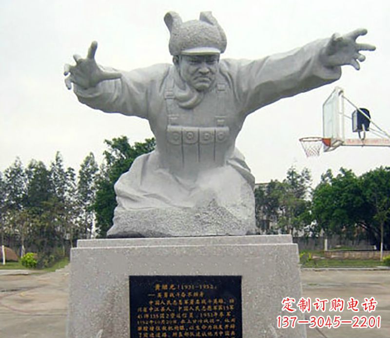 广场黄继光石雕